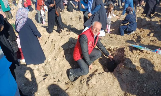 68 MÜMTAZ ŞAHSİYET İÇİN 68 FİDAN